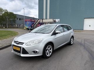 Ford Focus Wagon 1.0i EcoBoost Trend 6-Bak 125 PK. Als nieuw rijdende auto !!! Distributieriem en waterpomp vervangen bij 240.000 KM !!