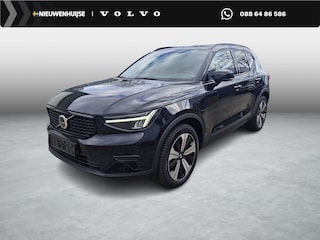 Volvo XC40 Plug-in Hybrid T4 Plus Dark | Nieuw model | Achteruitrijcamera | Keyless Entry | Elektrische Achterklep | Harman Kardon Audio | Navigatie | Apple Carplay | Android Auto | Lichtmetalen Velgen 19 inch | Stoel- en stuurverwarming |