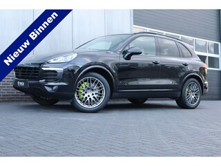 Porsche Cayenne 3.0 S 417 pk E-Hybrid Platinum Edition Sport-Chrono / Facelift/ NL-Auto/ Dealer.Ond/ Pano-Dak/ Matrix-Led/ Sport-Stoelen/ Stoel.Verw./ Lucht-Vering/ Bose-Sound/ 20'' LMV