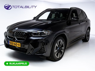 BMW iX3 M-Sport High Executive 80 kWh | Pano | Leder | Led | Shadowline | Stoelverwarming | Camera | Carbon black metallic