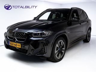 BMW iX3 M-Sport High Executive 80 kWh | Pano | Leder | Led | Shadowline | Stoelverwarming | Camera | Carbon black metallic