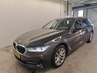 BMW 5-serie Touring 520i Business Edition Plus PANORAMADAK / LEER / COMFORTSTOELEN / NAP / 1e EIG / ADAPT.CRUISE / LASER