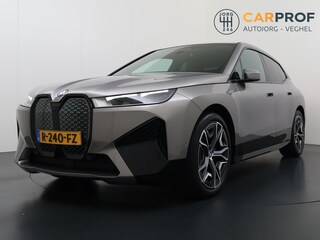 BMW iX xDrive40 High Executive 77 kWh Trekhaak | SOH 97% | Pano | Harman Kardon | HUD |
