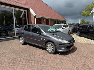 Peugeot 206 1.4 GENERATION 5-DRS AIRCO/RADIO/CRUISE/GOED ONDERHOUDEN!