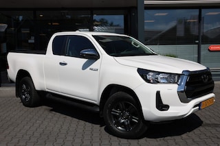 Toyota Hilux 2.8 D-4D X-TRA CAB PROFESSIONAL A/T 4WD VAN