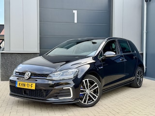 Volkswagen Golf GTE *Leder* Apple Carplay / Stoelverwarming / Camera / Adapt. Cruise / FULL LED / 17"LMV
