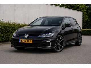 Volkswagen Golf GTE *Leder* Apple Carplay / Stoelverwarming / Camera / Adapt. Cruise / FULL LED / 17"LMV