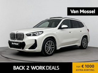 BMW X1 xDrive25e | M-pakket | PANO | Head-up display | 360 Camera | Lane Assist | Blindspot | Stoelverwarming | Lederen bekleding | Keyless | Carplay |