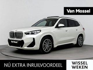BMW X1 xDrive25e | M-pakket | PANO | Head-up display | 360 Camera | Lane Assist | Blindspot | Stoelverwarming | Lederen bekleding | Keyless | Carplay |