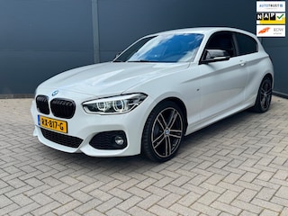 BMW 118i Executive / Automaat / Carplay / Nap