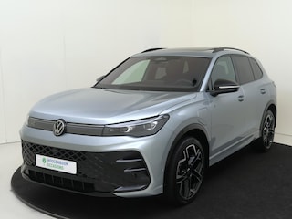 Volkswagen Tiguan 1.5 eHybrid R-Line Edition | SoH 100% | Panoramadak | Trekhaak | Lederen bekleding | Head-up display | Black style | Harman/kardon audio | 360 camera | Dodehoek detectie |