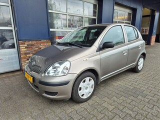 Toyota Yaris 1.3 VVT-I IDOLS, Trekhaak, ALL season banden.