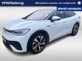 Volkswagen ID.5 Pro 77 kWh / Navigatie  / App connect  / Camera / Zwenkbare trekhaak / Stoelverwarming / Half leder-alcantara /