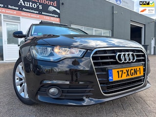 Audi A6 Avant 2.0 TFSI Business Edition in automaat en elec panoramadak en parkeersensoren en trekhaak