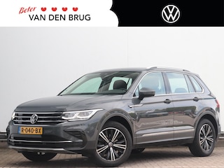 Volkswagen Tiguan 1.5 TSI Elegance | Trekhaak | Stoel/Stuur verwarming | Camera | App-Connect | Grootlichtassistent |