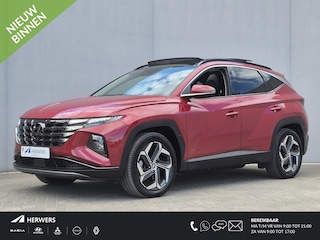 Hyundai Tucson 1.6 T-GDI PHEV Premium Sky 4WD / Dealer onderhouden / Fabrieksgarantie tot 03-2027 / Trekgewicht 1350 kg / Trekhaak afneembaar / Glazen schuif- en kanteldak / Elektrische achterklep / Stuur- Stoel & Achterbankverwarming / Stoelventilatie / Adaptief cruise control /