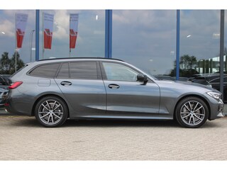 BMW 3-serie Touring 330e xDrive High Executive PANORAMADAK LEDER H&K HEAD-UP LASER