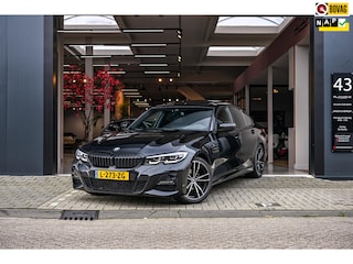 BMW 318i Business Edition M-Pakket|Pano|Camera|Carplay|