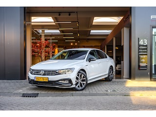 Volkswagen Passat 1.5 TSI R-Line|Camera|Acc|Lane-Assist|Keyless-Entry|