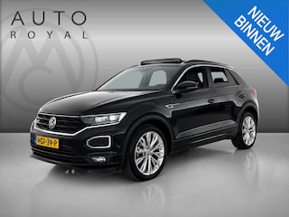 Volkswagen T-Roc 1.5 TSI Sport Business R VOLLEDIG DIGITAAL INSTRUMENTENPANEEL | PANORAMADAK | CAMERA | NAVIGATIE | MULTIMEDIA | LED VERLICHTING | DODEHOEK DETECTIE  | ADAPTIEVE CRUISE CONTROL | SFEER VERLICHTING | PARKEERSENSOREN | R-LINE