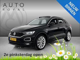 Volkswagen T-Roc 1.5 TSI Sport Business R VOLLEDIG DIGITAAL INSTRUMENTENPANEEL | PANORAMADAK | CAMERA | NAVIGATIE | MULTIMEDIA | LED VERLICHTING | DODEHOEK DETECTIE  | ADAPTIEVE CRUISE CONTROL | SFEER VERLICHTING | PARKEERSENSOREN | R-LINE