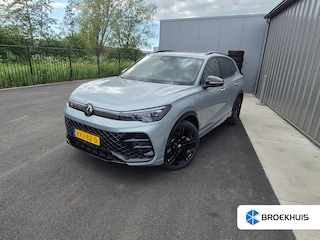 Volkswagen Tiguan 1.5 eHybrid R-Line Edition 272Pk DSG/AUTO | Glazen panorama-dak | Trekhaak uitklapbaar | Achteruitrijcamera | Navigatie | Apple carplay Android auto | Cruise control adaptief | Keyless entry/start | 20"LMV