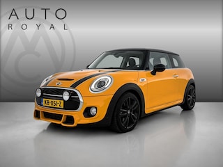 Mini Mini 2.0 Chili Serious Business JOHN COOPER WORKS |HARMAN/KARDON | STOELVERWARMING| DIGITAAL INSTRUMENTENPANEEL | PANORAMADAK | CAMERA | NAVIGATIE | LED VERLICHTING | KEYLESS ENTRY/GO  |  CRUISE CONTROL | SFEER VERLICHTING | PARKEERSENSOREN |  LEDER SPORT INTERIEUR |