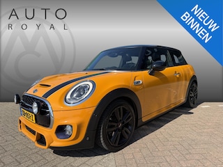 Mini Mini 2.0 Chili Serious Business JOHN COOPER WORKS |HARMAN/KARDON | STOELVERWARMING| DIGITAAL INSTRUMENTENPANEEL | PANORAMADAK | CAMERA | NAVIGATIE | LED VERLICHTING | KEYLESS ENTRY/GO  |  CRUISE CONTROL | SFEER VERLICHTING | PARKEERSENSOREN |  LEDER SPORT INTERIEUR |