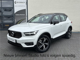 Volvo XC40 2.0 T5 AWD R-Design | Zwenkbare trekhaak | 2.100 Kg Trekgewicht | Panorama dak | Blis | Harman Kardon | 360 Camera |