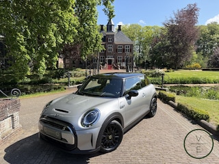 Mini Cooper E Classic S 40.7 kWh | SOH 96% | Camera | Digidash | Sportstoelen | BTW |