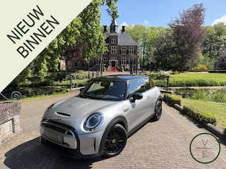 Mini Cooper E Classic S 40.7 kWh | SOH 96% | Camera | Digidash | Sportstoelen | BTW |