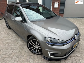 Volkswagen Golf 1.4 TSI GTE / Pano / Navi / Carplay / PDC / Akrapovic / Maxton