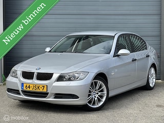 BMW 320i AUT High Executive | Stoelverwarming