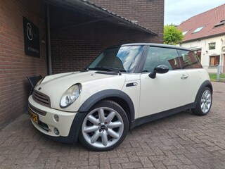 Mini Cooper 1.6 Pepper Airco / Carplay / LM Velgen / Nieuwe APK /