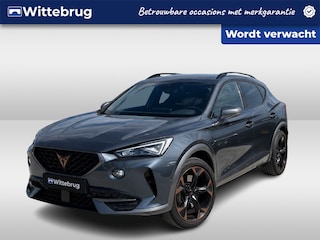 Cupra Formentor 1.4 e-Hybrid 245pk VZ Performance DSG Automaat / Panorama schuifdak / LM 19 inch / Elektr klep / Navigatie / Camera / Wegkl trekhaak