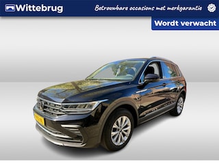 Volkswagen Tiguan 1.5 TSI Life Business / CRUISE/ DIGITAL DASH/ CLIMATE/ STOELVERWARM./ NAVI/ PARK. SENSOREN + CAMERA/ 17" LMV