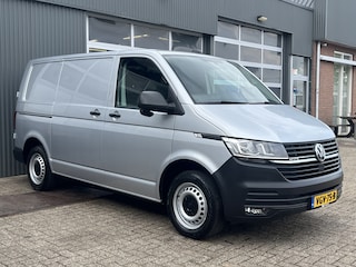 Volkswagen Transporter 2.0 TDI L1H1 4Motion 4x4 Airco Cruise controle Trekhaak 2500kg trekgewicht Telefoonverbinding Apple carplay Navigatiesysteem Parkeersensoren Achter Euro 6 1e eigenaar Dealer onderhouden