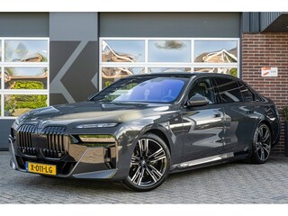 BMW i7 xDrive60 M Sport Pro | Executive Lounge | Panorama | 4-wielbest. | Massage | Crystal Glow | Trekhaak | NL Auto |