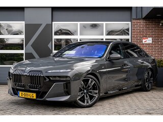 BMW i7 xDrive60 M Sport Pro | Executive Lounge | Panorama | 4-wielbest. | Massage | Crystal Glow | Trekhaak | NL Auto |