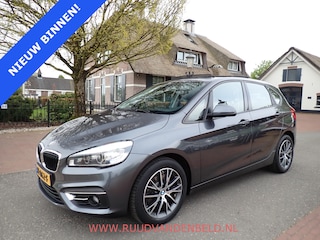BMW 2-serie Tourer 220i M Sport / PANODAK / TREKHAAK / SPORTSTOELEN / NAVI / CRUISE