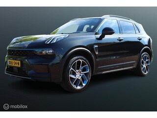 Lynk & Co 01 1.5 Plug-in Hybride, Zwarte Hemel, Stoelverwarming, Cruise, Pdc + camera, Clima, Navi, App connect,