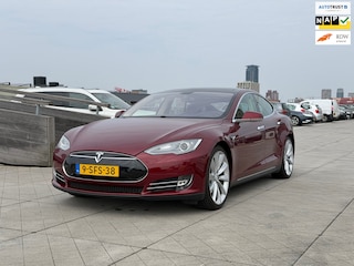 Tesla Model S P85 Performance Signature met Levenslang Free Supercharging SC01 Garnet Red