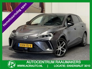 MG 4 ELECTRIC LUXURY LONG RANGE 204 PK 64 KWH FABRIEKGARANTIE TOT 3031 !!! NAVIGATIE ADAPTIVE CRUISE CONTROL APPLE CARPLAY/ANDROID 360 CAMERA STOEL EN STUURVERWARMING DODEHOEKSENSOREN RIJSTROOKSENSOREN KEYLESS GO ZEER MOOI !!