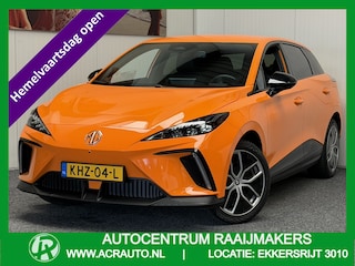 MG 4 ELECTRIC LUXURY LONG RANGE 204 PK 64 KWH FABRIEKGARANTIE TOT 3031 !!! NAVIGATIE ADAPTIVE CRUISE CONTROL APPLE CARPLAY/ANDROID 360 CAMERA STOEL EN STUURVERWARMING DODEHOEKSENSOREN RIJSTROOKSENSOREN KEYLESS GO ZEER MOOI !!