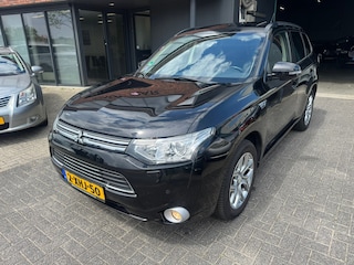 Mitsubishi Outlander 2.0 PHEV Instyle SCHUIFDAK LEDER TREKHAAK CAMERA ORIG NL NAP