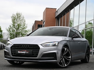 Audi A5 Sportback 40Tfsi S-Line 190pk Black optic Pano B&O Virtual RS-stuur Tr.Haak El.Zetels
