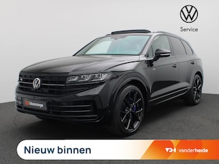 Volkswagen Touareg 3.0 TSi eHybrid 4MOTION R Edition 467PK Aut. matrix led, trekhaak, panoramadak, 360gr. camera, leder, luchtvering, keyless, stuur-stoelverwarming, Dynaudio, head-up display, 22" lichtmetaal