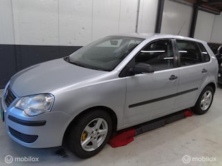 Volkswagen Polo 1.2-12VTrendline/AIRCO/nieuw Apk/rijklaar