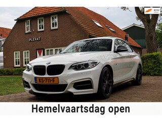 BMW 2-serie Coupé M235i High Executive | M-pakket | Panorama | HANGESCHAKELD | H&K | Apple Carplay | Stoelverwarming | Historie |