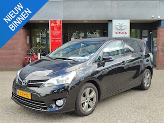 Toyota Corolla Verso 1.8 VVT-i DYNAMIC TREKHAAK 1300KG TREKGEW NL-AUTO STOELVERW KEYLESS PANODAK CRUISE CAMERA PARK-SENSOREN NAVI BLUETOOTH LM-VELGEN
